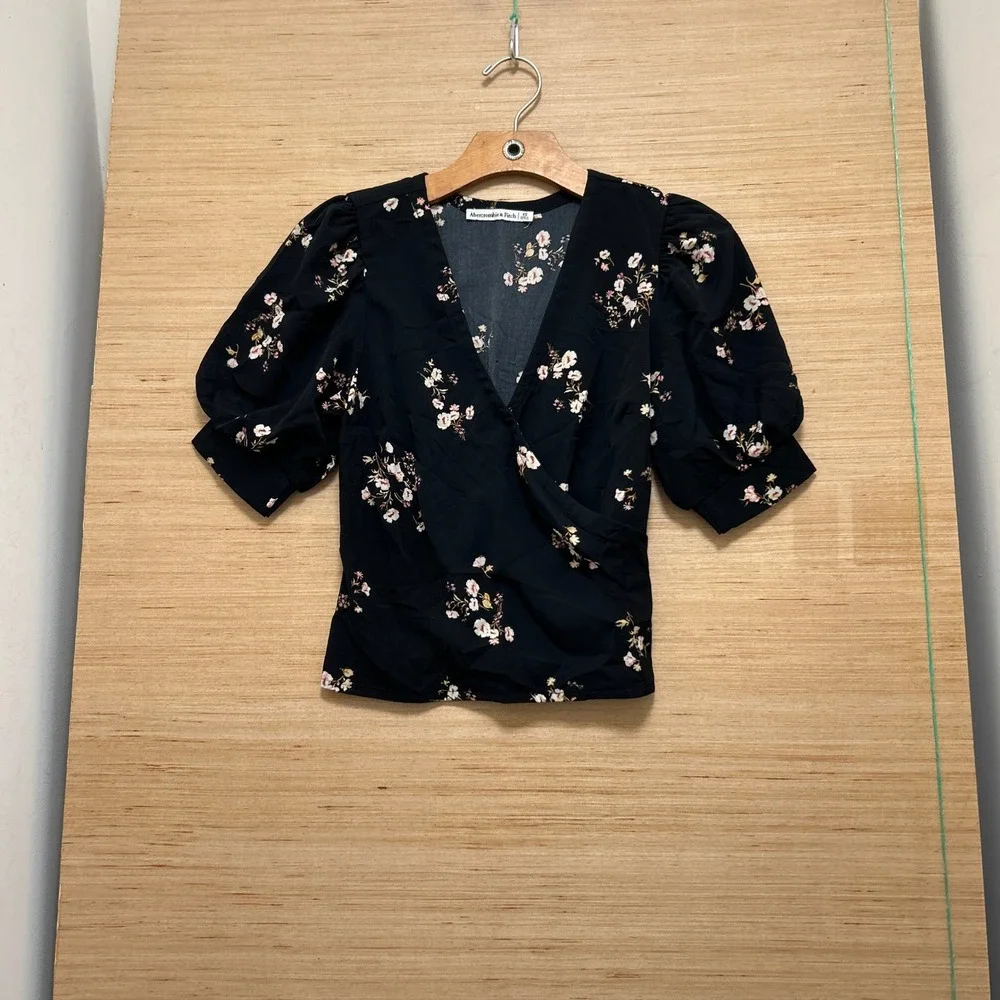 Abercrombie & Fitch Black Floral Puff Sleeve Wrap Top Smocked Back XS